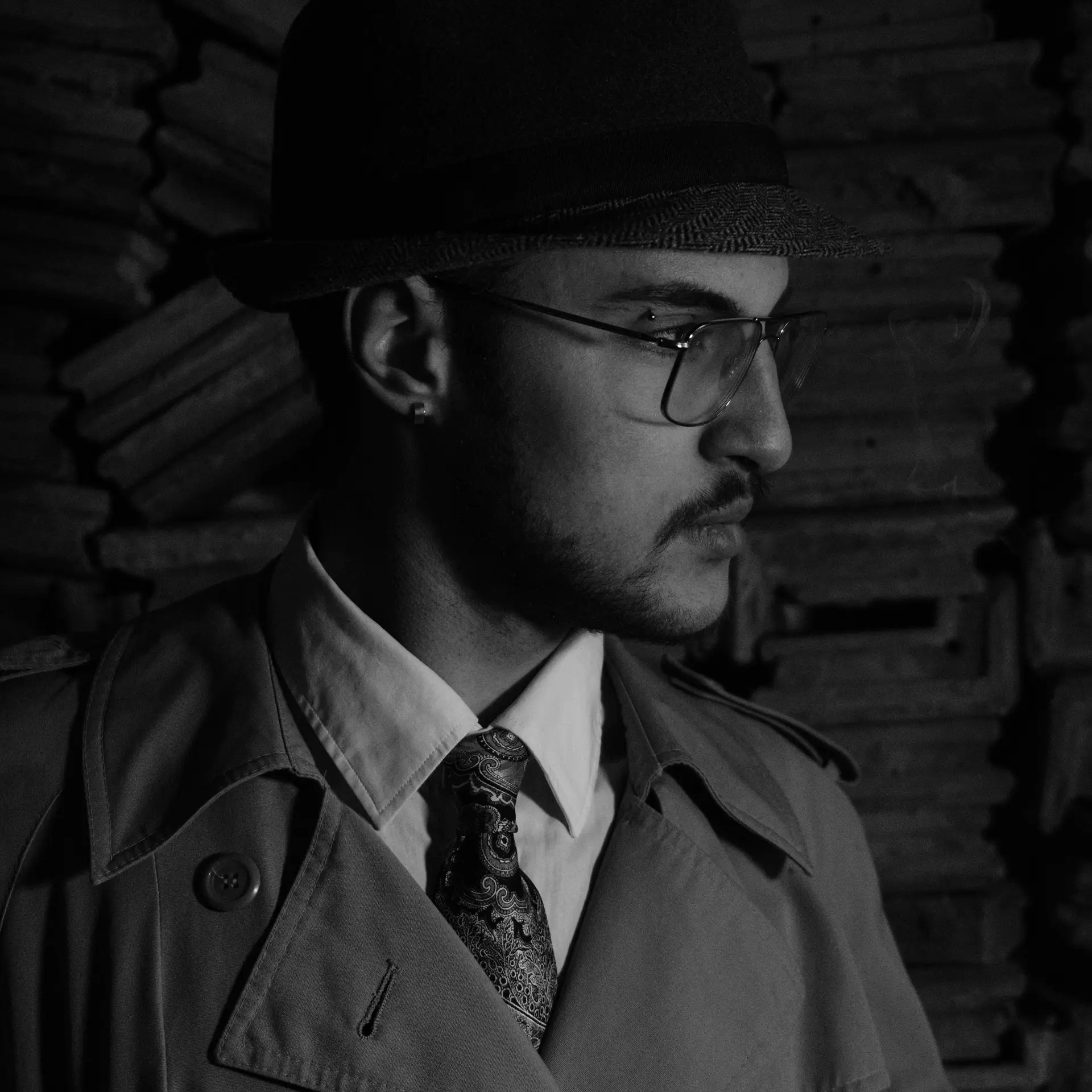 Porträt im Stil des Film Noir